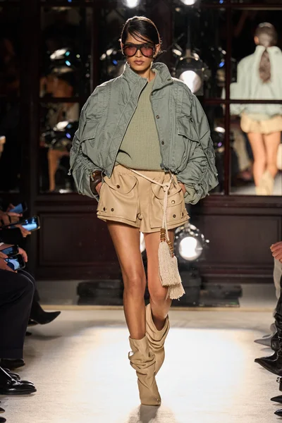 Look 15